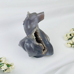 Волк резной из камня Агат серый с жеодой, Артикул: 071709 - изображение товара №1
