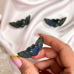 Фигурка резная "На крыльях любви" из Лабрадора, Артикул: 104601 - изображение товара №1