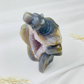 Медведь резной из камня Агат серый с жеодой