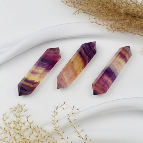 Кристалл двухконечный из Флюорита