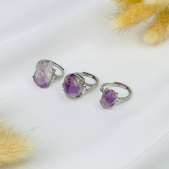 Кольцо регулируемое из необработанного Аметиста, Артикул: 115759 - изображение товара №1