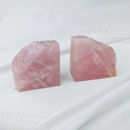 Держатель для книг из мадагаскарского Розового кварца, Артикул: 081586 - изображение товара №1
