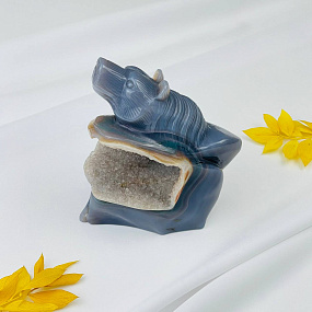 Медведь резной из камня Агат серый с жеодой