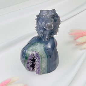 Волк резной из камня Агат серый с аметистовой жеодой, Артикул: 071932 - изображение товара №1