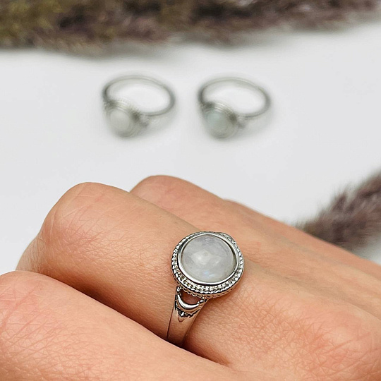 Кольцо с Лунным камнем