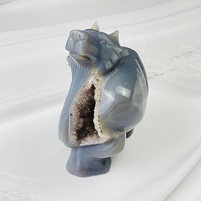 Волк резной из камня Агат серый с жеодой, Артикул: 071744 - изображение товара №1