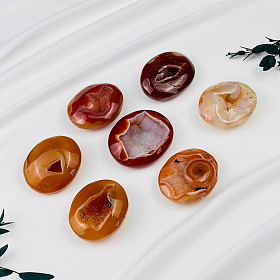 Сердолик с друзой из Кварца