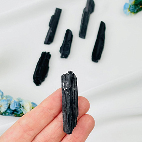 Кристалл из необработанного черного Турмалина (Шерл)