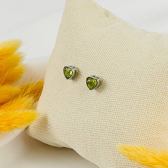 Серьги-пусеты с Хризолитом, Артикул: 109456 - изображение товара №1