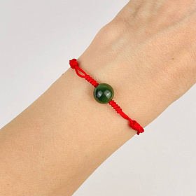 Защитный браслет Красная нить с Нефритом