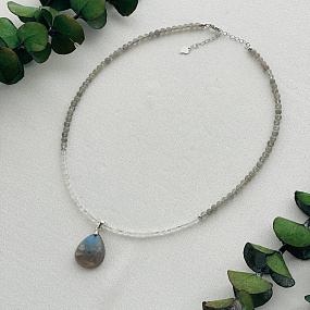 Бусы с кулоном из Лабрадора и Лунного камня