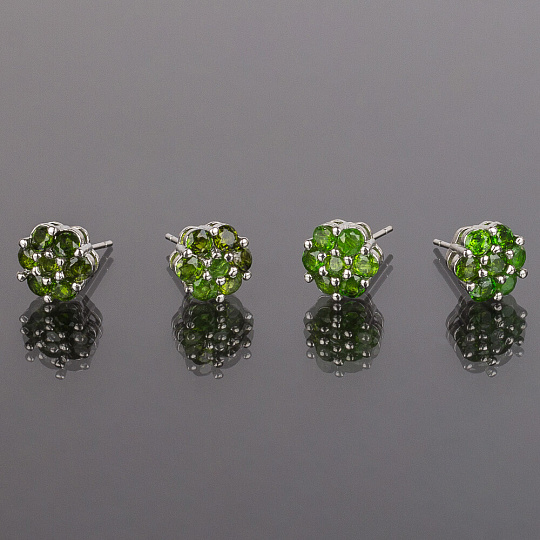 Серьги-пусеты из Хромдиопсида (Россия), Артикул: 077352 - изображение товара №1