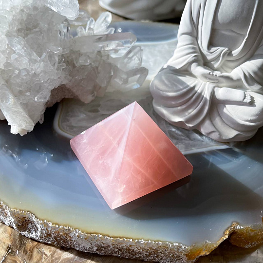 Пирамида из мадагаскарского Розового кварца, Артикул: 090623 - изображение товара №1