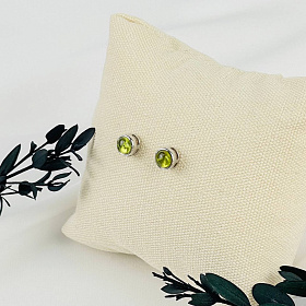 Серьги-пусеты с Хризолитом