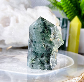 Кристалл из Пренита с Эпидотом