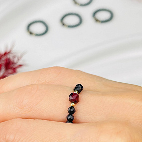 Кольцо на резинке из Шпинели и Граната