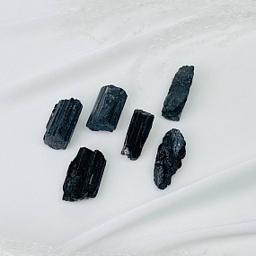 Кристалл из необработанного черного Турмалина (Шерл)