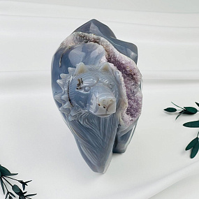 Волк резной из камня Агат серый с аметистовой жеодой, Артикул: 071934 - изображение товара №1