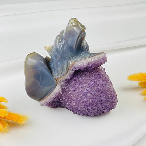 Волк резной из камня Агат серый с аметистовой жеодой, Артикул: 071935 - изображение товара №1