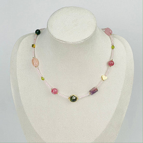 Колье из Розового кварца и Самоцветов